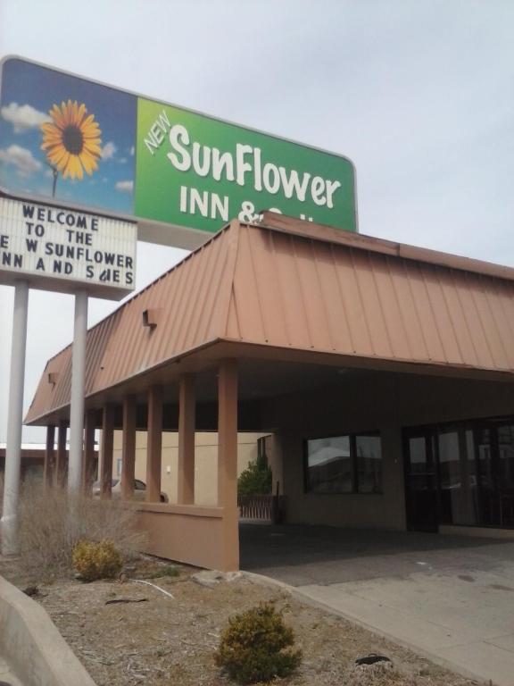 Sunflower Inn & Suites - Garden City Exterior foto